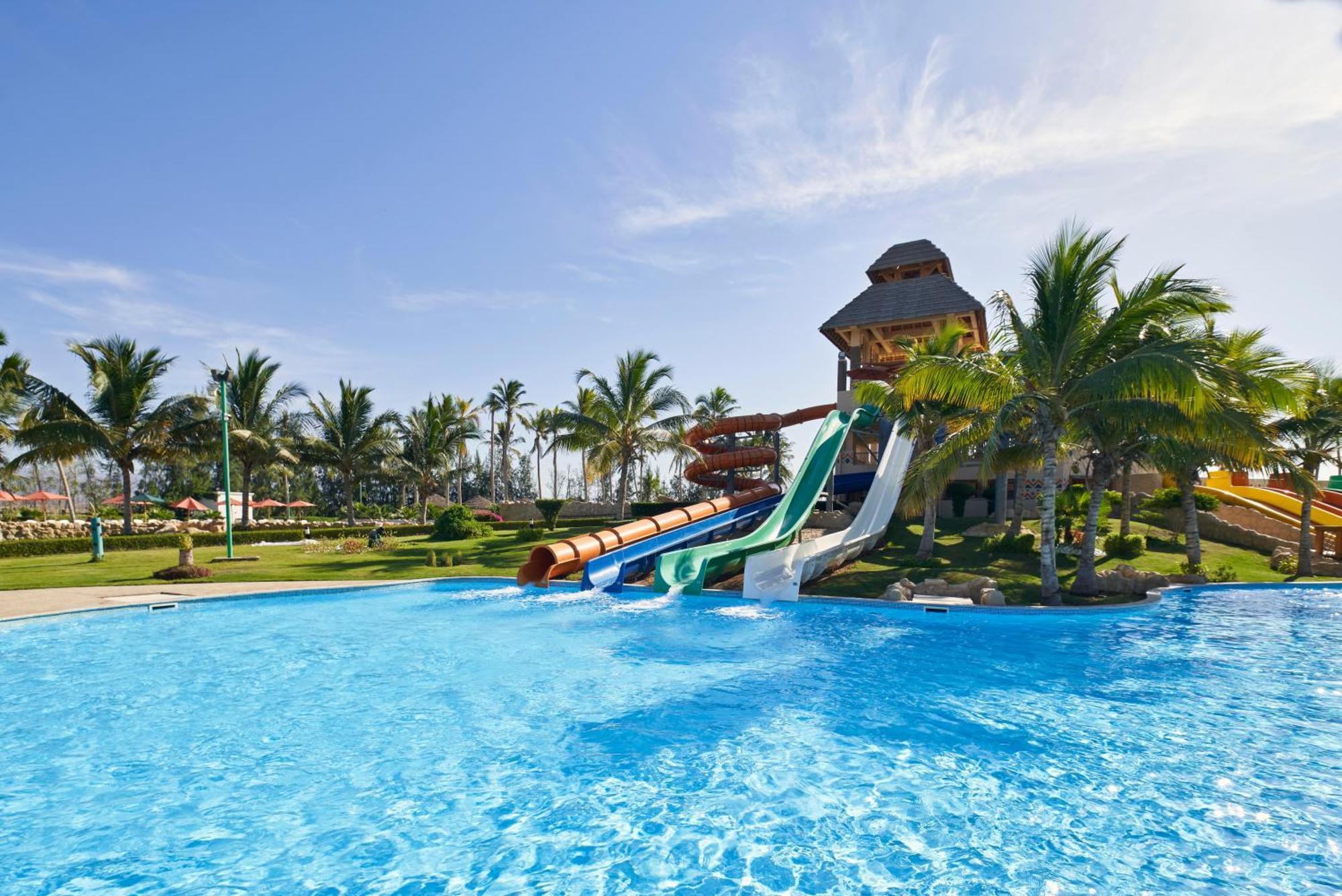 Fanar Hotel & Residences Salalah Buitenkant foto Water park