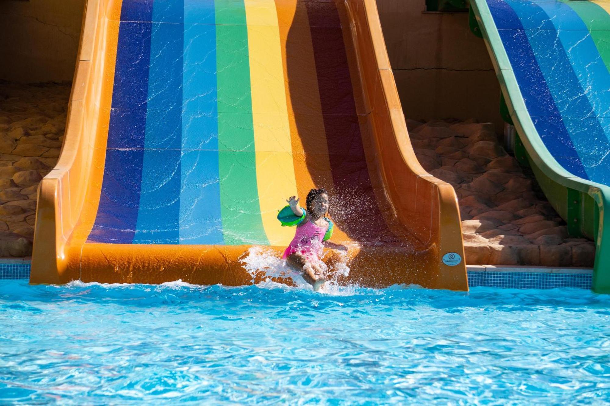 Fanar Hotel & Residences Salalah Buitenkant foto A child on a water slide